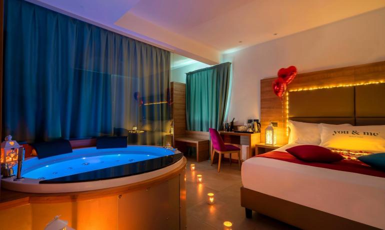 ✨ Capodanno romantico fronte mare: 3 notti per due a Rimini — you_and_me